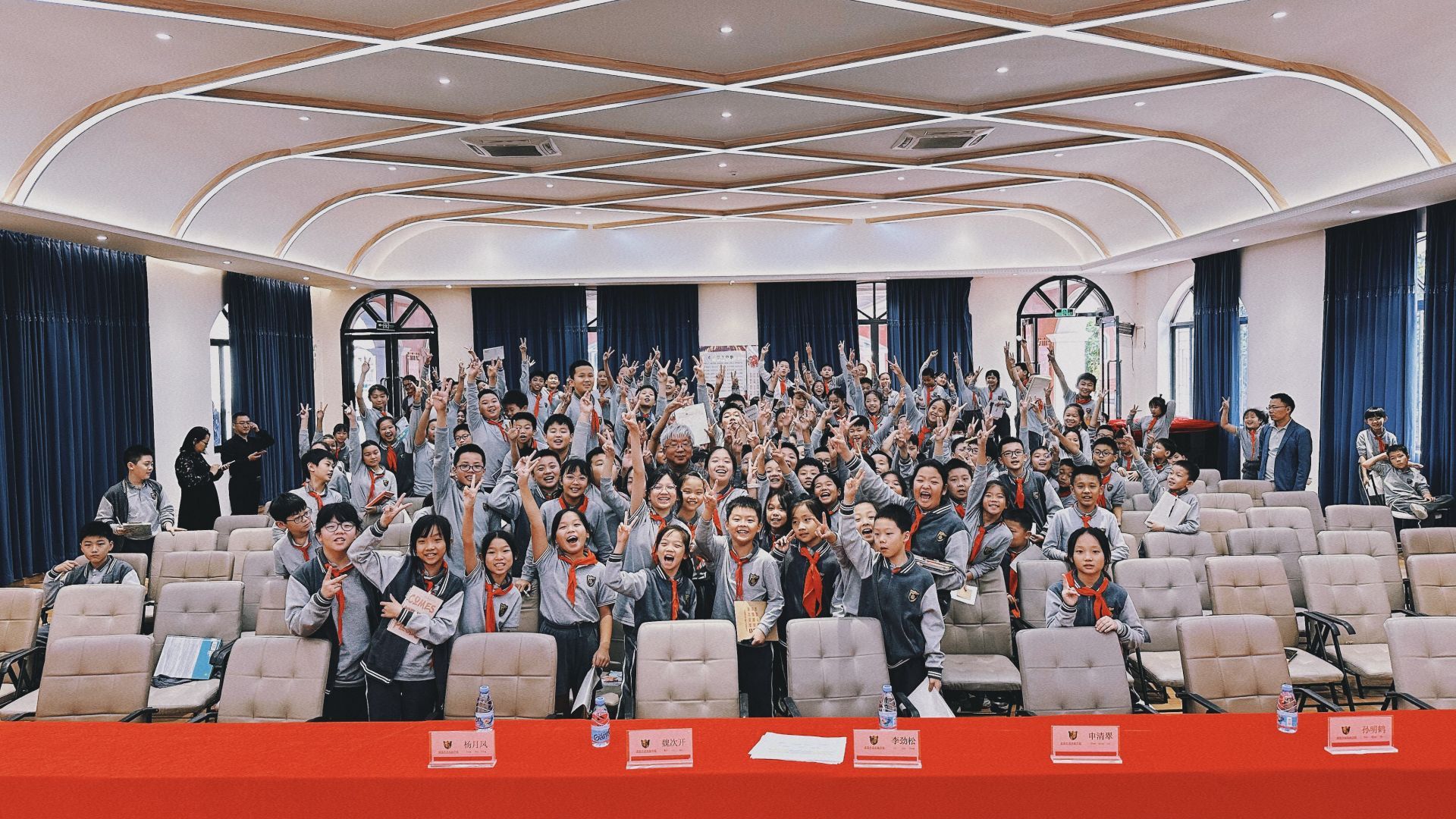 书香润校园，文心启未来——深少图“作家进校园”系列活动纪实与展望